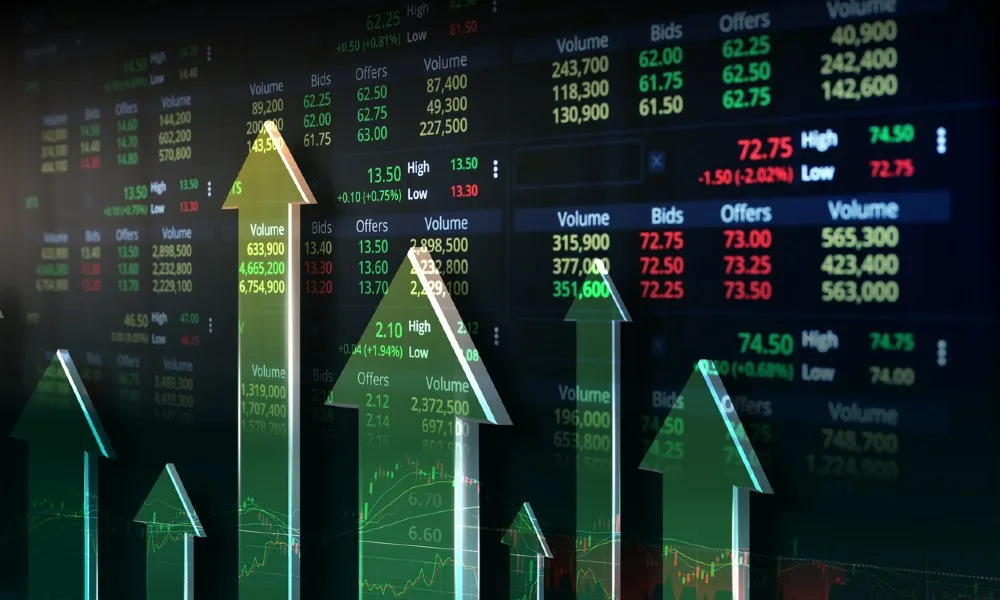 Arrows pointing upward and stock ticker data to highlight the potential growth opportunities of investments in preferred securities