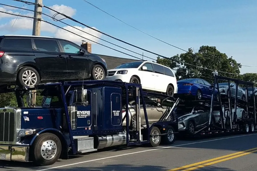 geyers auto towing and transport trucks in transit to florida