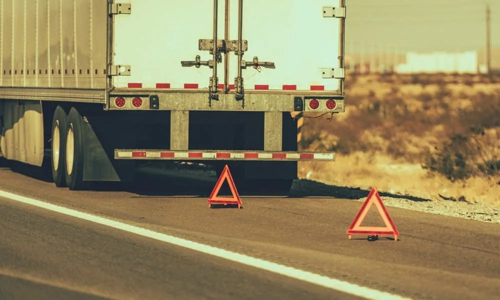A broken down semi-truck needing commercial truck roadside assistance.