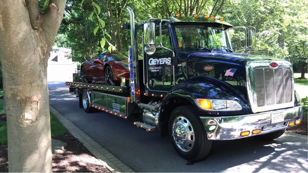 Geyers Flatbed Tow Truck