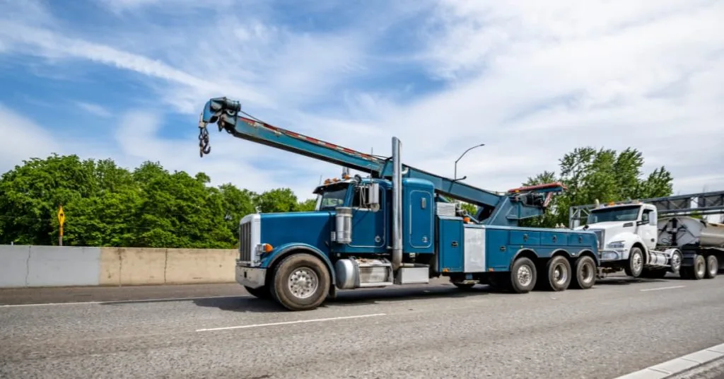 Fleet Towing Solutions: 24/7 Emergency Response for Commercial Vehicle Operations 2 Professional fleet towing solutions