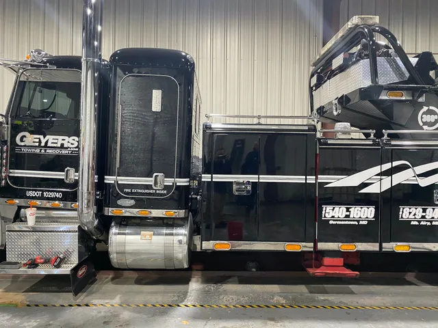 Geyers heavy-duty recovery truck