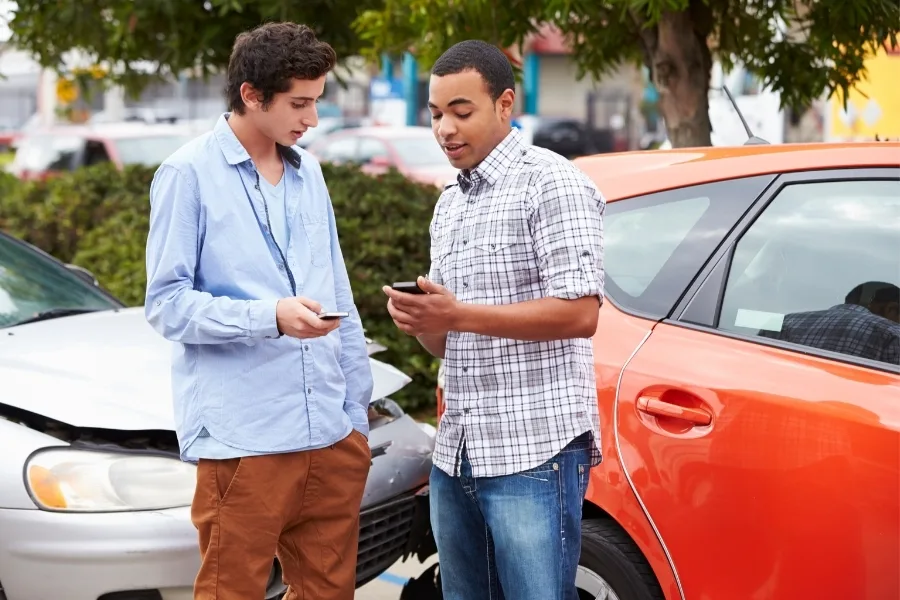 drivers exchange information after accident