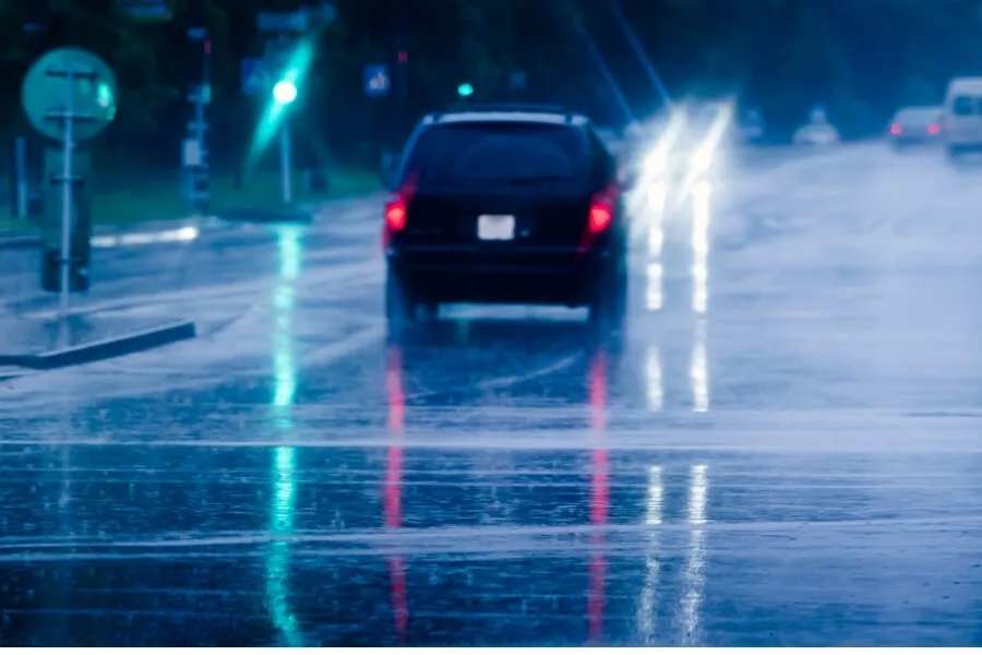 Safety Tips for Driving in the Rain 2 Tips for Driving in rain