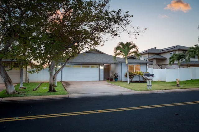 A home in Pi'ilani Village