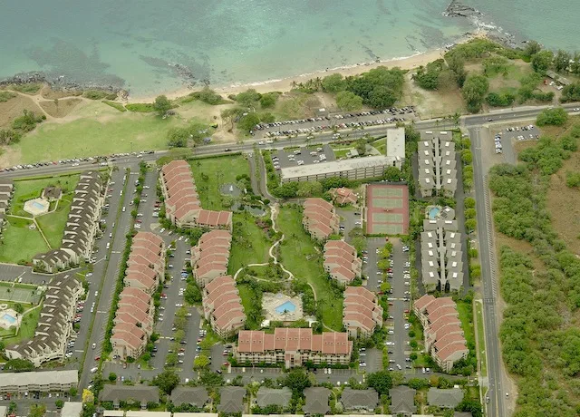 This aerial image shows a couple of the major appeals of Kamaole Sands Condos for Sale, the property's extensive green belt and proximity to Kamaole III Beach Park. 