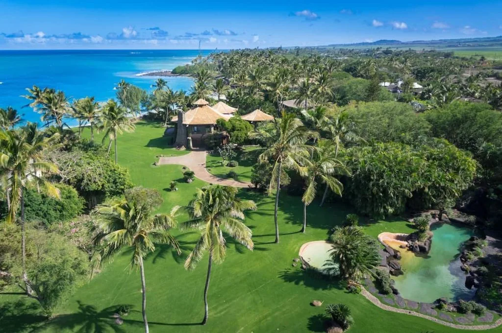 The Ultimate Guide to Purchasing a Maui Oceanfront Home 2 A Maui Oceanfront home in the Spreckelsville Neighborhood