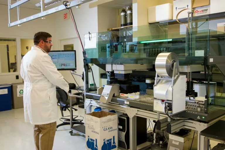 Geo-sequencing research equipment and lab operator in room
