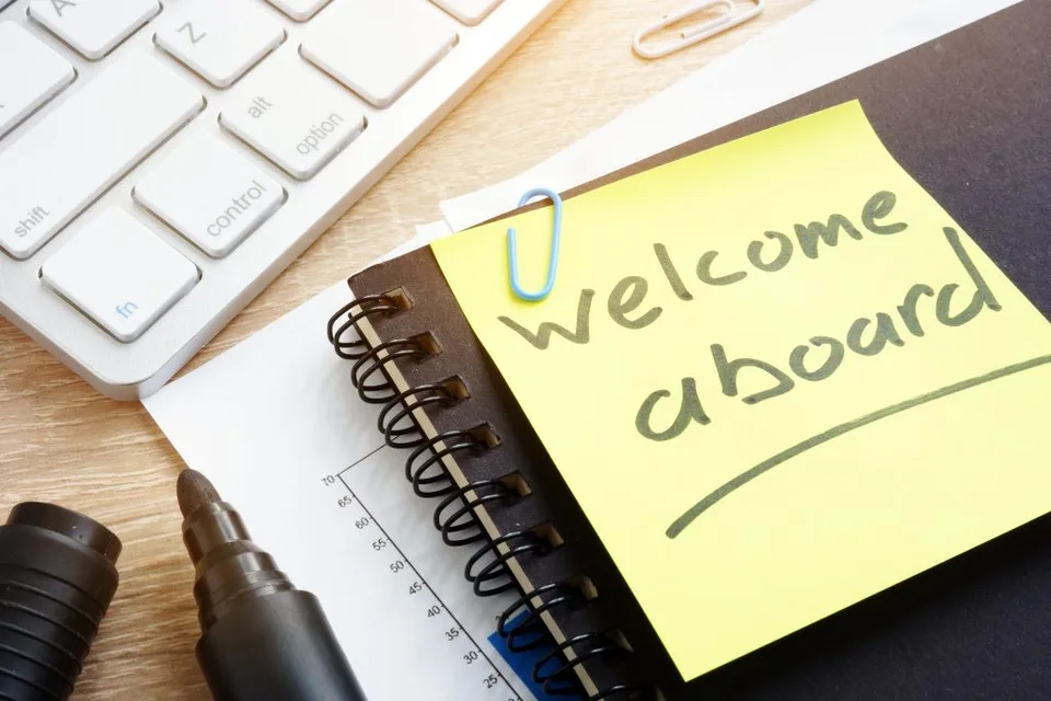 Welcome aboard written on a memo note