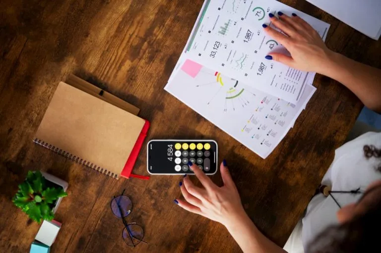 Analyzing Financial Reports with Mobile Calculator