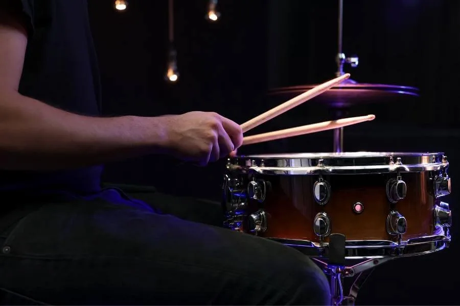 9 Important Tips on How to Choose Snare Drums 2 Drummer playing Snare Drum