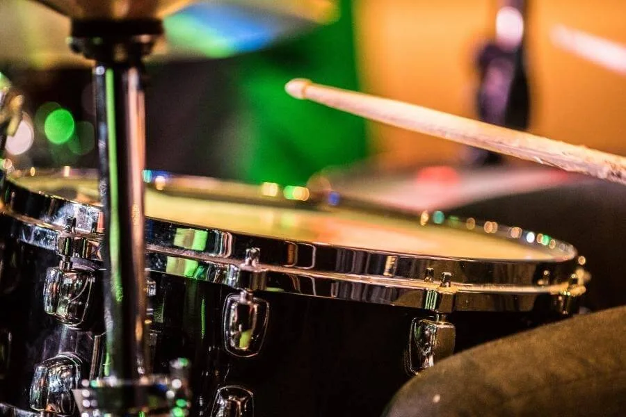 9 Important Tips on How to Choose Snare Drums 1 Playing Snare Drums